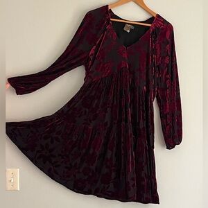 Taylor Velvet Floral Burnout A Line Dress size 16 Artsy Holiday Tiered